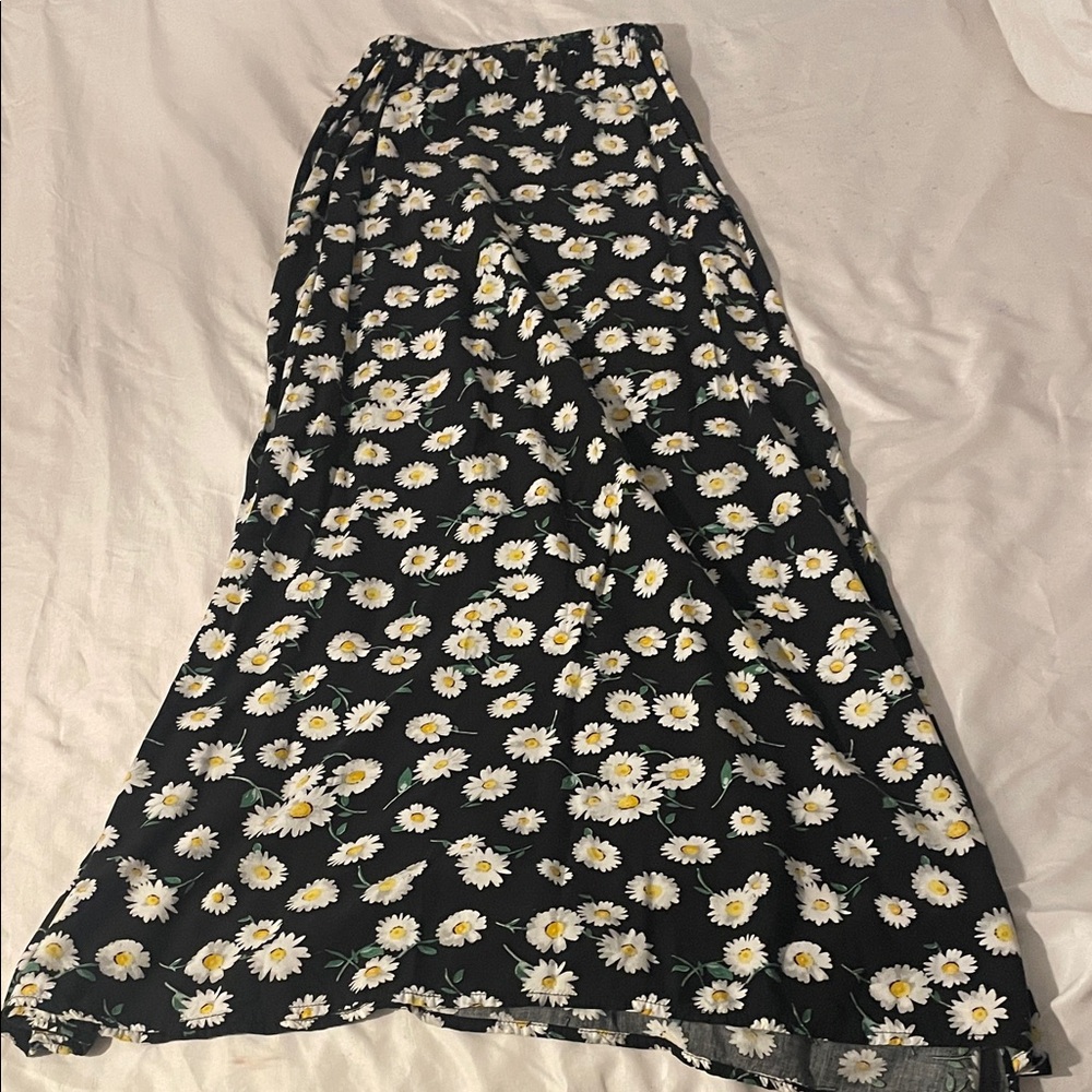 Forever 21 Black Daisy Maxi Skirt
